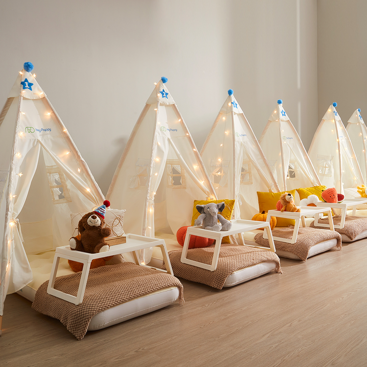 5 white children's tents with mattresses